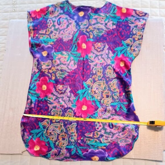 California Miss nightgown Size Large, multi-colored w/silky feel - Picture 10 of 11